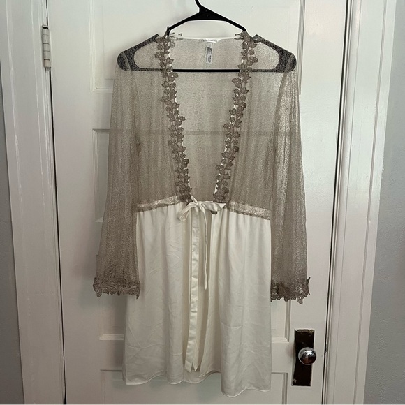 Flora Nikrooz Lace Bridal Robe - Picture 1 of 8